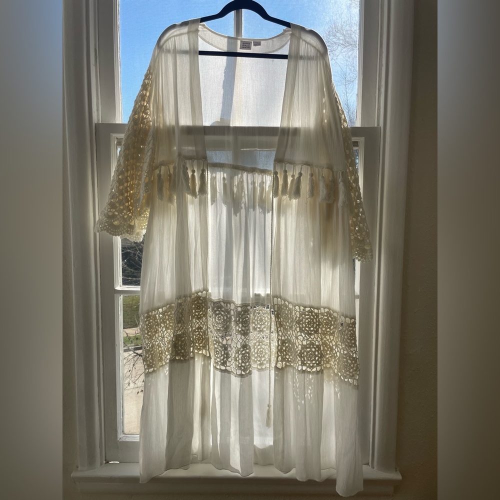 Elegant White Coat with Modern Flair